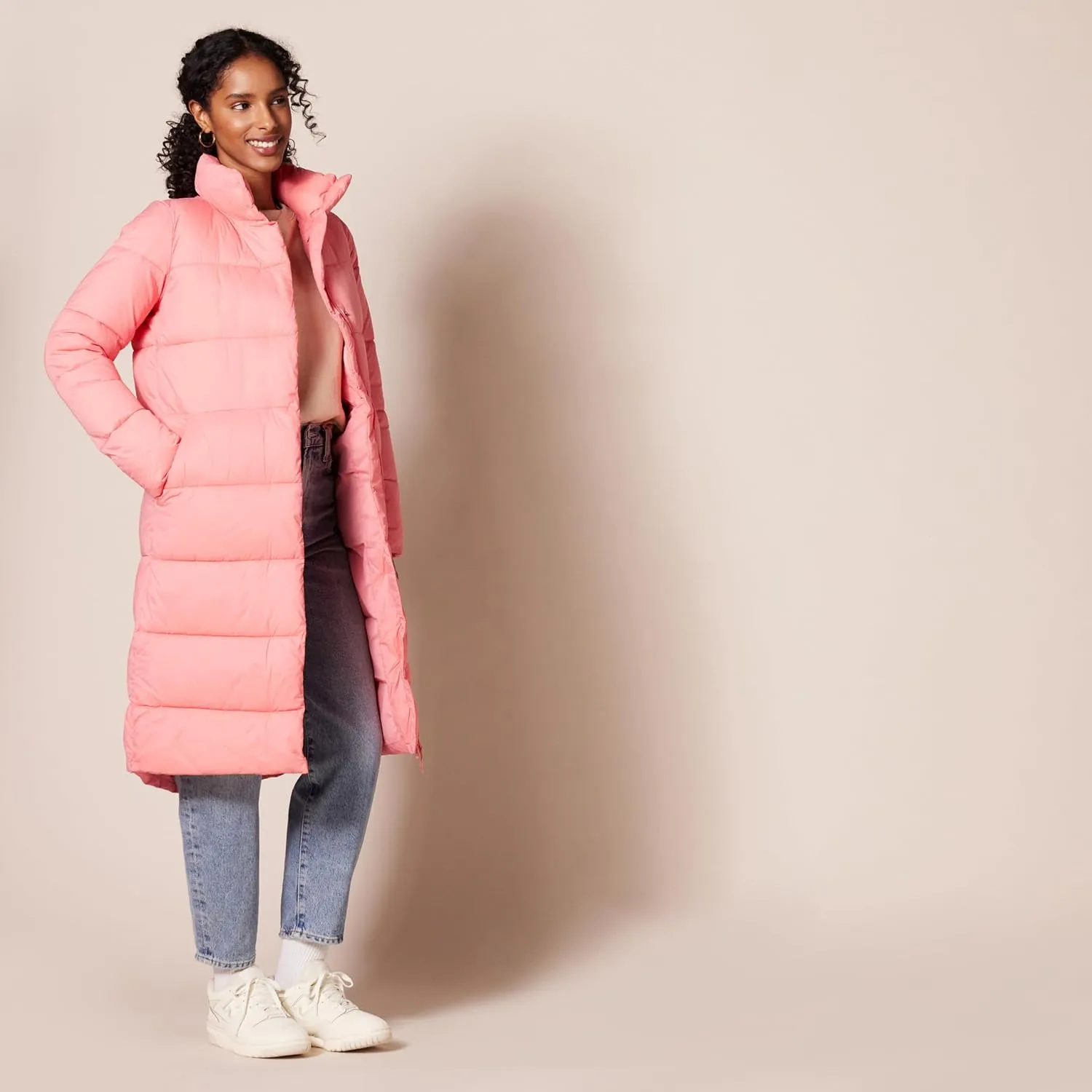 Amazon Essentials Women's Lightweight Full-Zip Water-Resistant Long Cocoon Puffer Winter Coat