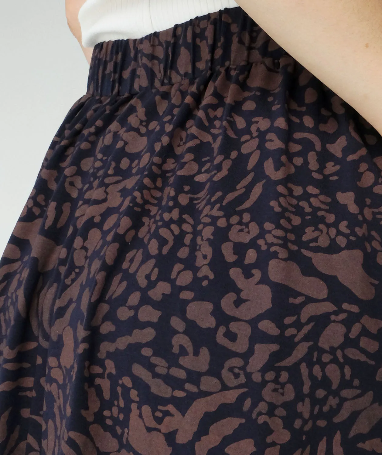 FAWN printed skirt in Navy/Taupe