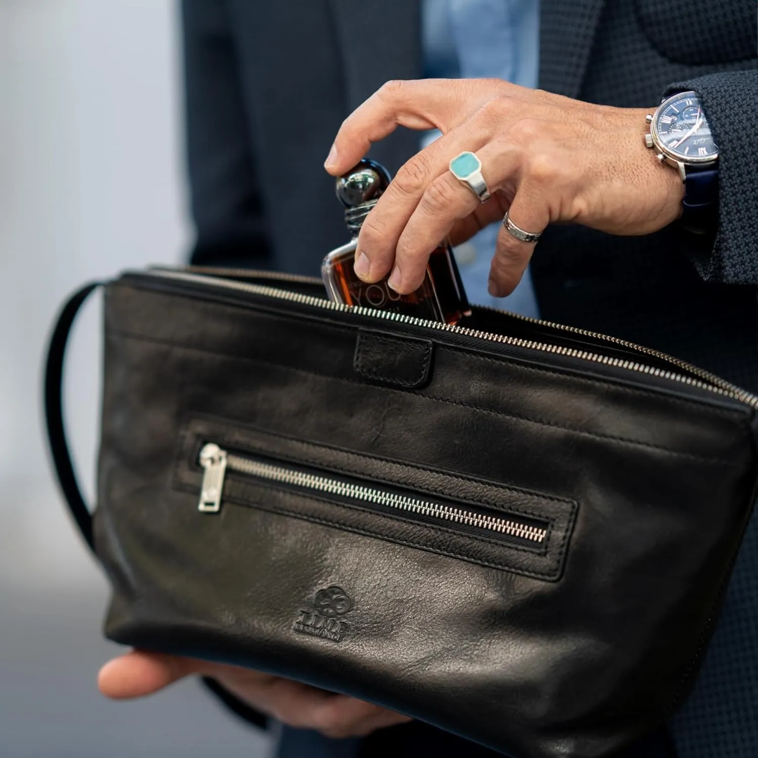 Time Resistance Leather Toiletry Bag - Dopp Kit, Full-grain Leather Cosmetic Case, Wash Bag (Black)