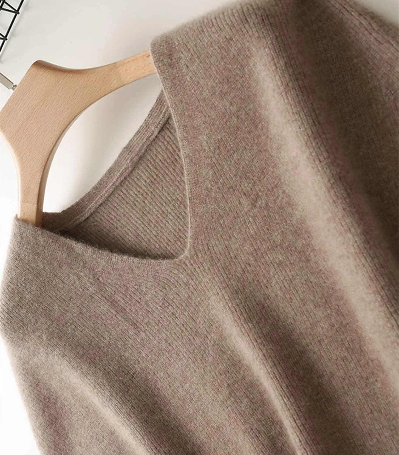 Women's Sweater Vest 100% Merino Wool Lightweight Sleeveless Pullover V-Neck Knit Basic Vest Short Tops