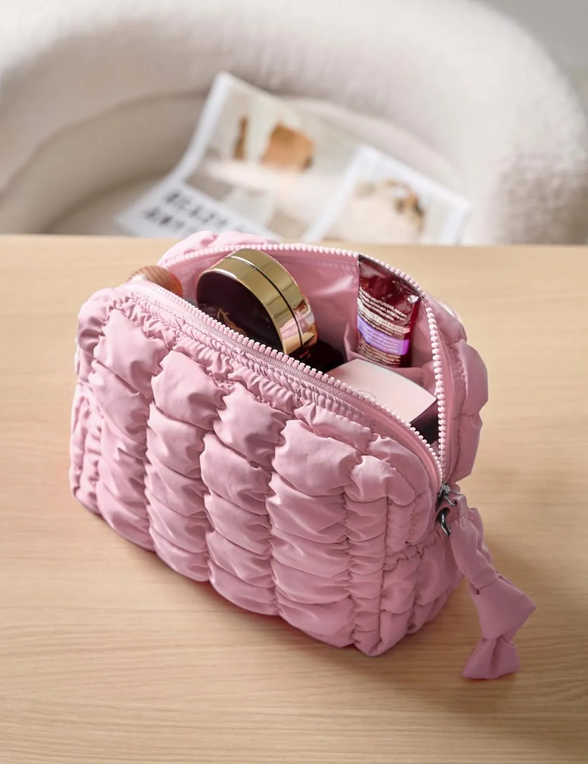 Yarnic Quilted Makeup Bag Cosmetic Bag, Travel Toiletry Bag for Women, Cute Makeup Bag Organizer Baby Pink Puffer Makeup Pouch (M, Pink)