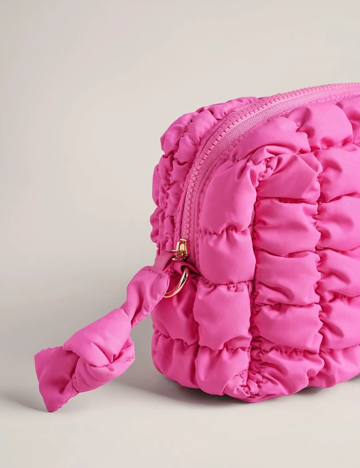 Yarnic Quilted Makeup Bag Cosmetic Bag, Travel Toiletry Bag for Women, Cute Makeup Bag Organizer Hot Pink Puffer Makeup Pouch (M, Hot Pink)